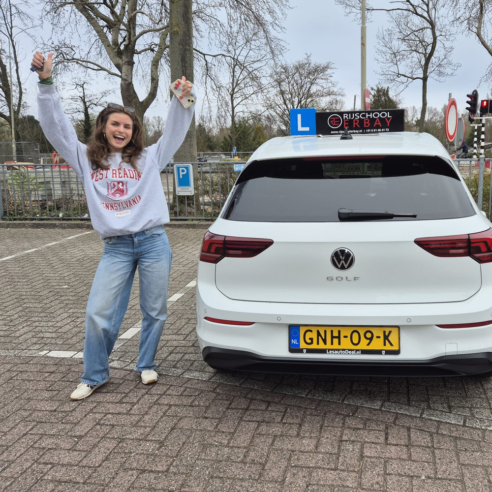 De lesauto van Rijschool Erbay